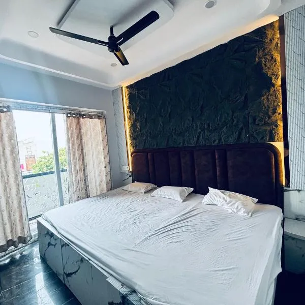 Radha Madhavam Luxurious Boutique Hotel, hotell i Mathura
