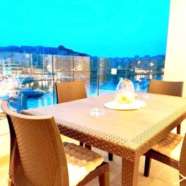 GrandBlue Vista Marsalforn, State-of-the-Art 2BR Seafront Luxury Apartment, hotell i Marsalforn