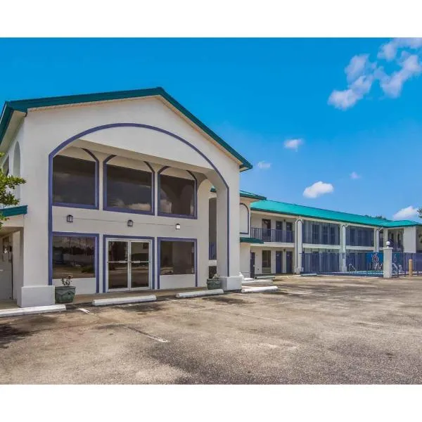 Motel 6 Pensacola, FL - NAS, hotel in Pensacola