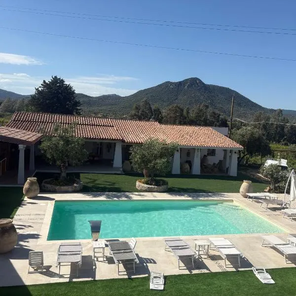 Dimora S'Ena Manna, hotel en Oliena