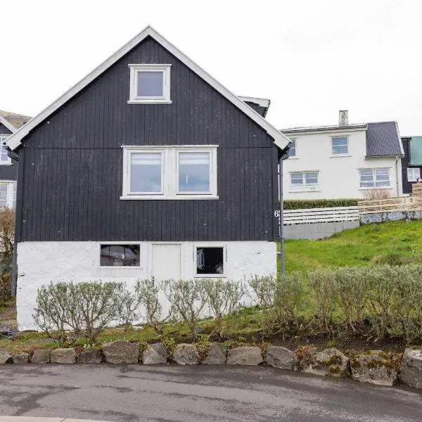 Traditional Faroese House Near Airport, hotel in Sørvágur