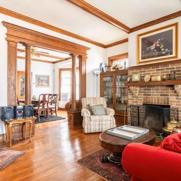 Cozy Cape Cod Bungalow King Queen WD Full Kitchen Wifi Desk, Hotel in York
