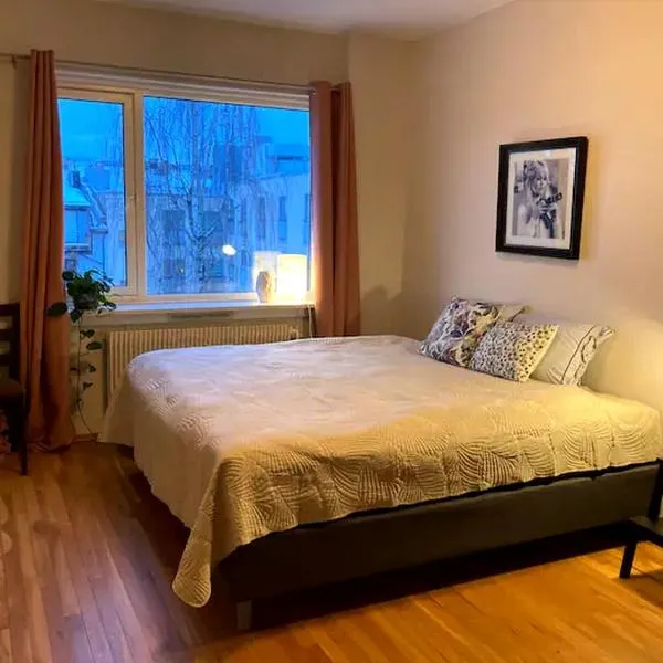 Spacious & cosy apartment - ideal location Majorstuen, khách sạn ở Oslo