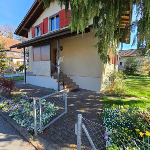 Swiss Chalet direkt am Thunersee, hotel en Thun