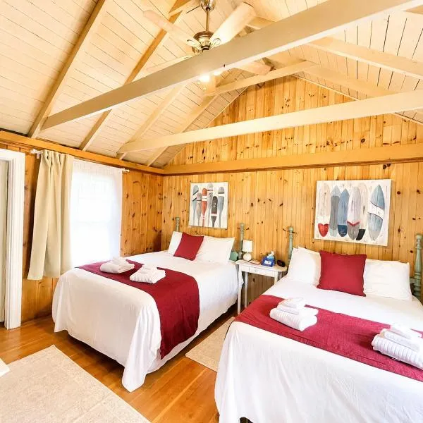 Cottage 11 - Double Queen Beds plus Child Loft w 2 Twins Private Bath & Kitchenette Pets Allowed Fee applies, hotell i Wolfeboro