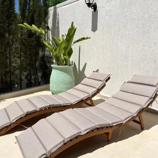 Villa with large terrace garden & great view, Agadir Anza Blue, Hotel in Agadir