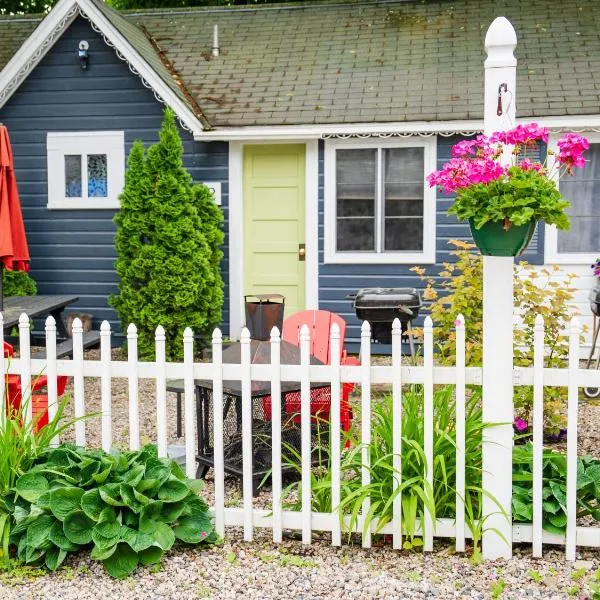 Wolfeboro में, होटल Cottage 1-2 -2 Bedroom 1 Bath End Unit with Kitchenette Private Courtyard Pet Friendly fee applies