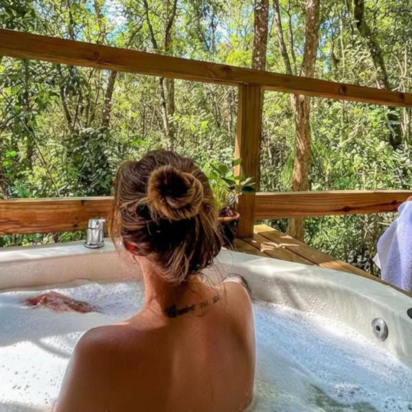 Cabana na Serra da Cantareira com Hidro e Lareira