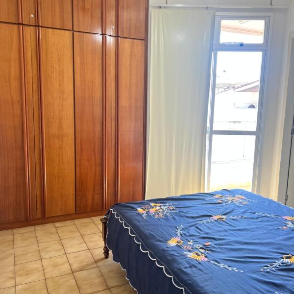 Apartamento com suíte, 5 minutos a pé da Praia do Morro