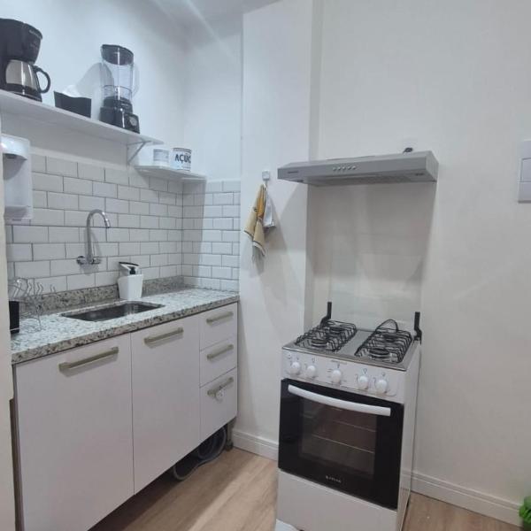 Apartamento todo reformado e decorado, pertinho da praia - Foto 4