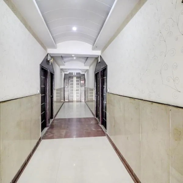 Hotel O Mukut Mahal, khách sạn ở Meerut