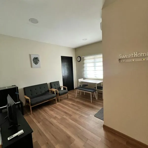 JEC Suites, hotel u gradu Kučing