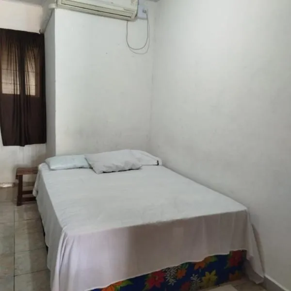 Casa quase frente a Rodoviária, hotel em Corumbá