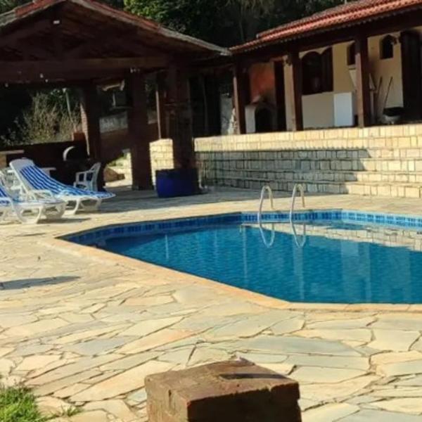 Chácara até 20 pessoas: Piscina e Churrasqueira.