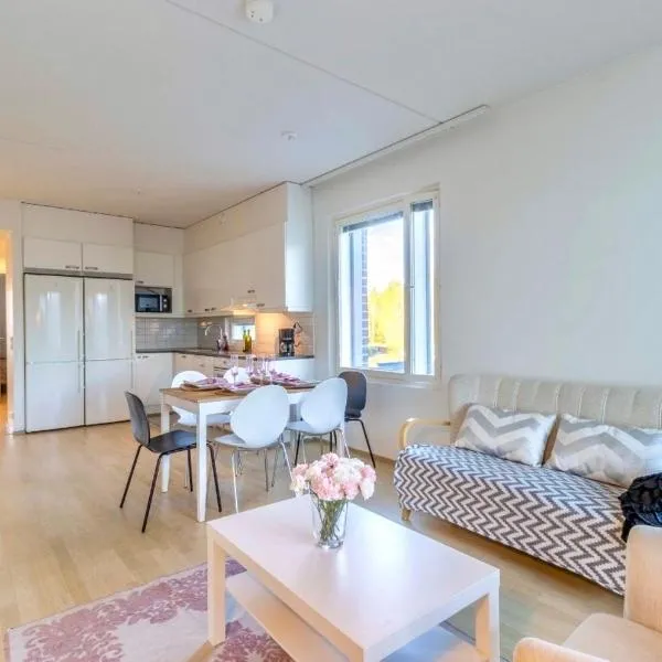 88 m2 with 3 berooms only 10 min from the airport and 350 m by train to the airport, hotel em Vantaa