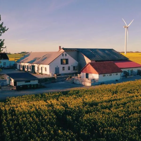 Kvarnviks Gård Close to Sea & Charming Country Stay, Hotel in Klagstorp