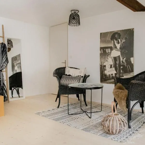 Flusshaus BnB Okavango، فندق في بروغ