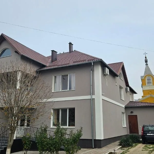 Casa Regina Pacis, hotel Vărvăreuca városában