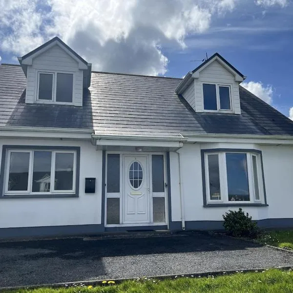 3 Bed Cosy Lahinch Home, hotel di Lahinch