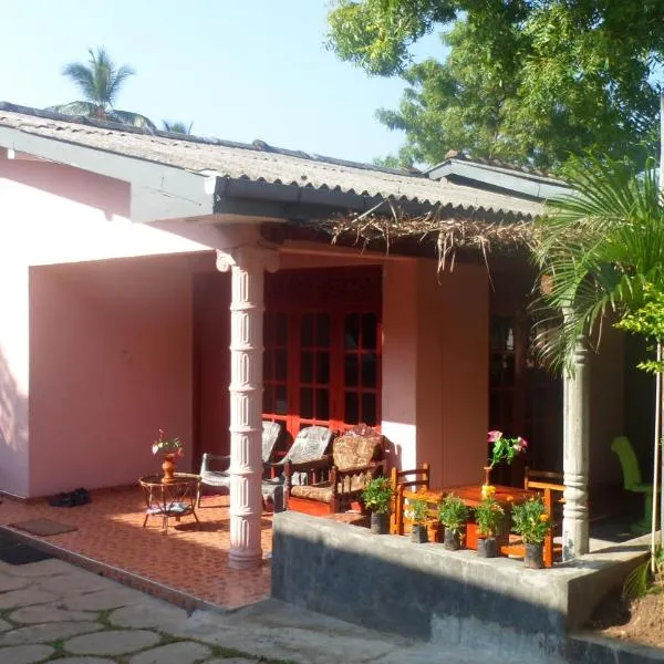 Thisal Guest House, hotel di Kalukelebe