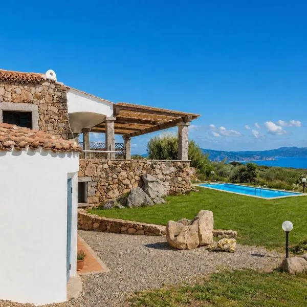 Panoramic Sea View Villa with Private Pool, hotel a Porto Cervo