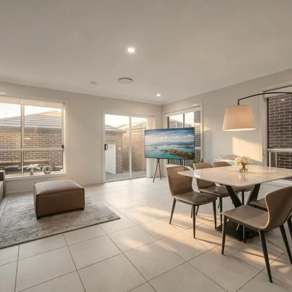 Ingleburn में, होटल JC House - 4 Br, AC & Wi-Fi Close Coles & Train
