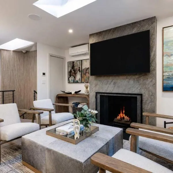2 BR 3BA Condo - AC, Heated Pool, Walk to Town, hotell i Aspen