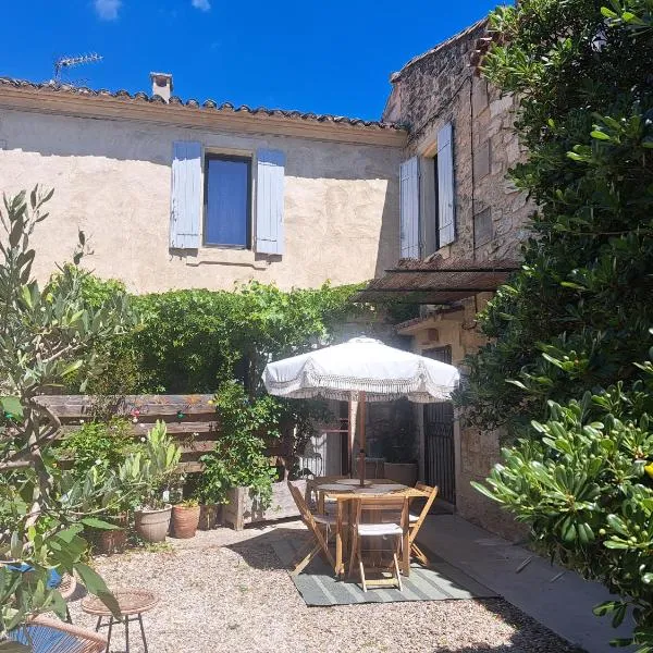 Un air de vignes, au cœur de Maussane, au calme, hotell i Maussane-les-Alpilles