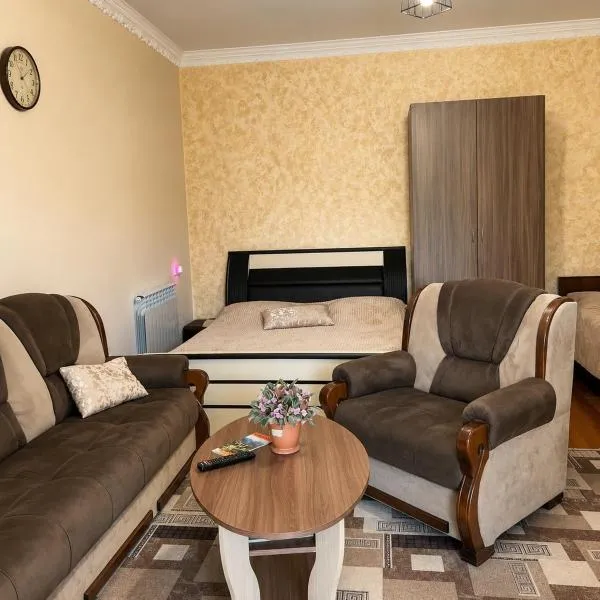 Norik guest house, מלון בGarni