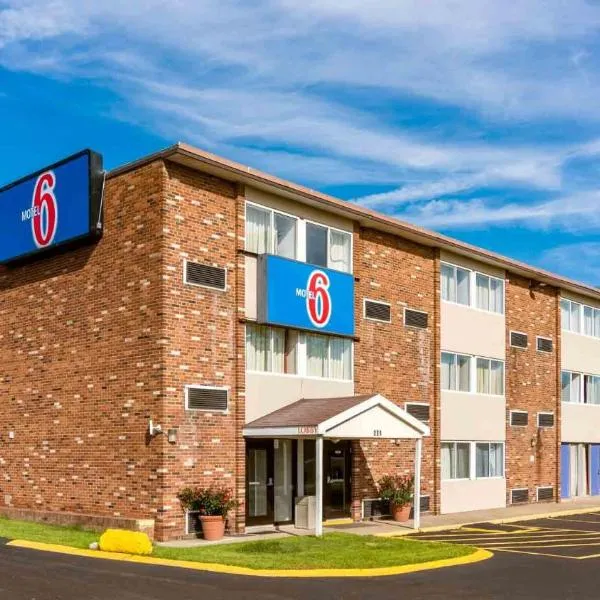Motel 6-New Stanton, PA, hotel sa New Stanton