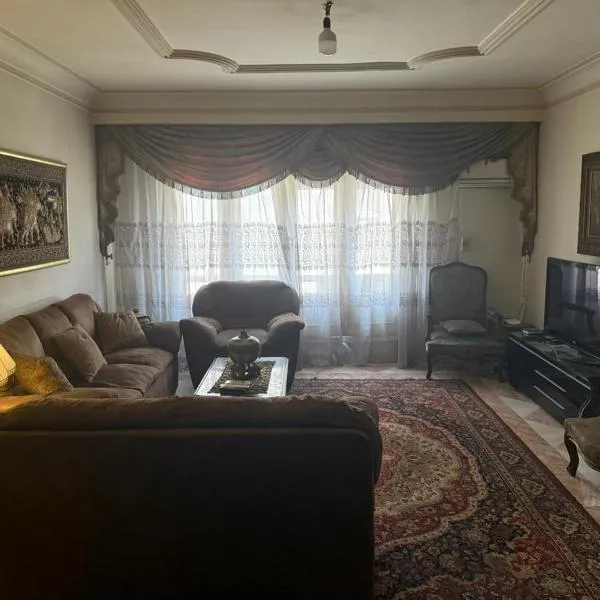 Spacious 3 Bedroom Apartment, hotel v Káhire