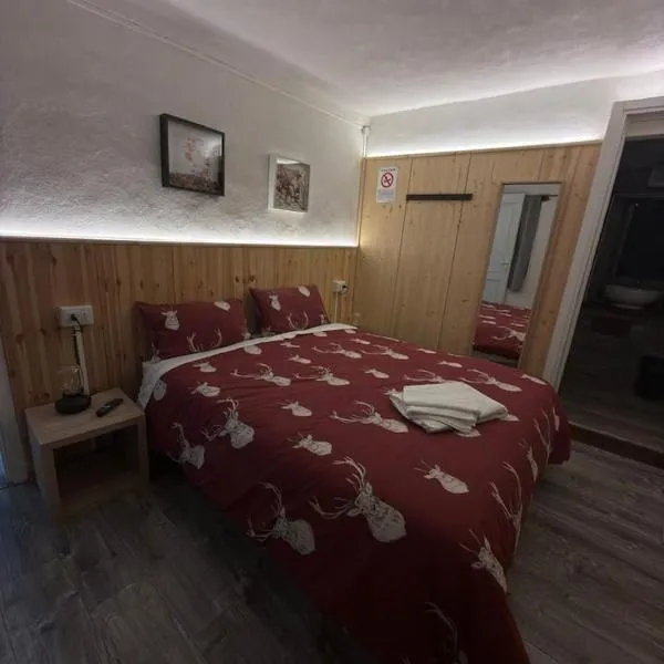 La ca veja – hotel w mieście Locana