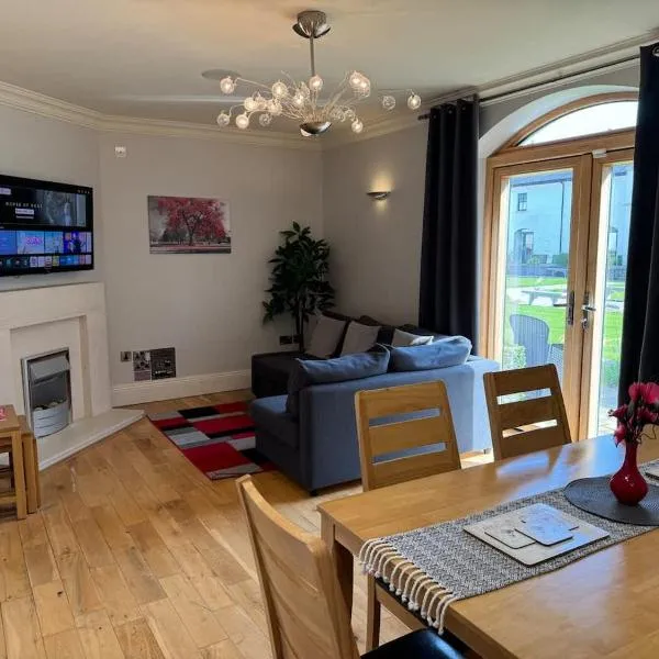 2 Castle Hume Court Holiday House، فندق في إنيسكيلين