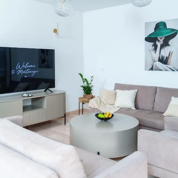 Apartments with Pool 5 Min Walk to Beach: Igalo şehrinde bir otel