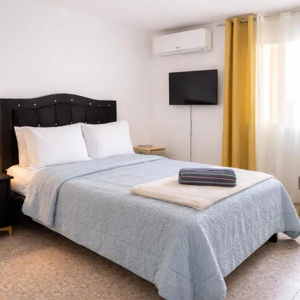 One bedroom,central location Wifi&Ac, готель у місті Cancino