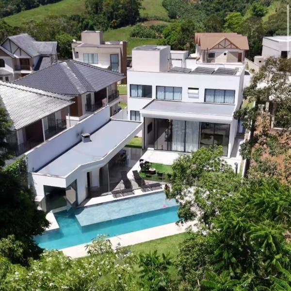 Casa em Condomínio - Refúgio de Luxo em Domingos Martins