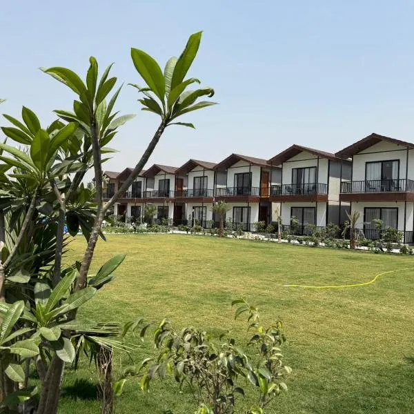 Aayovea Resort Ayodhya Near Ram Mandir & Saryu River, hotel v destinácii Ayodhya