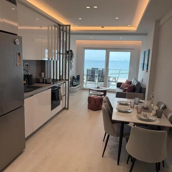 Sea View Luxury Apartment Beachfront 3BR, hotel u gradu 'Agia Triada'