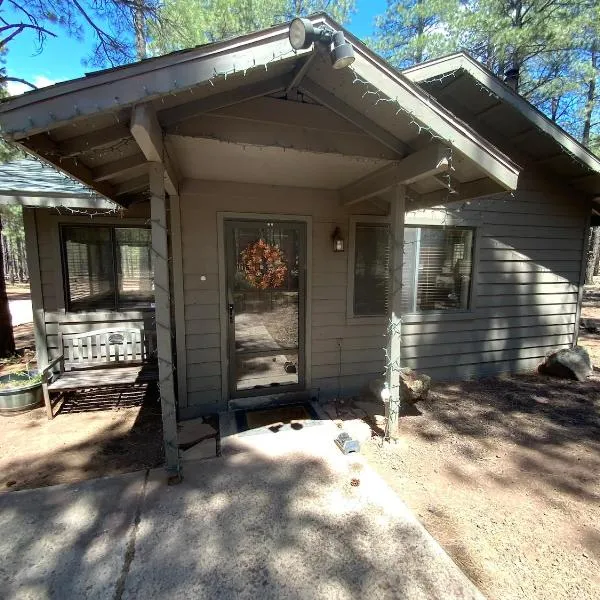Grand Canyon Cottage at Historic Wrigley Ranch with Horseback Riding & Hiking, Hotel in Parks
