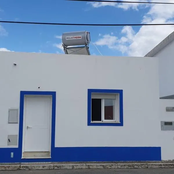 Village house near Alqueva Lake and Monsaraz Castle, hotel in Reguengos de Monsaraz