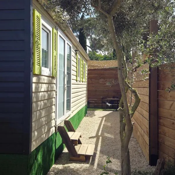 Bungalow Privé - Calme - Climatisation - Parking gratuit, hotel in Châteauneuf-lès-Martigues