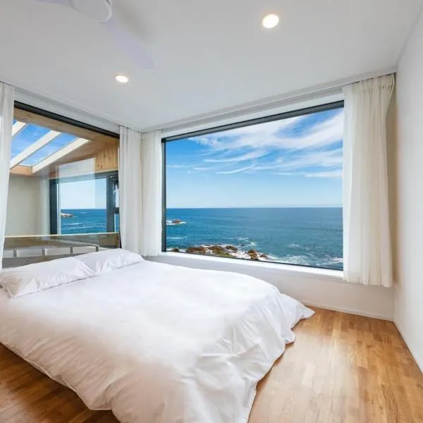 Gangneung Hue Pension Ocean View, Spa, Couple, hotel u gradu Gangneung