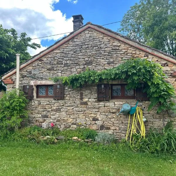 A l'Orée des Vignes – hotel w mieście Sauveterre-la-Lémance