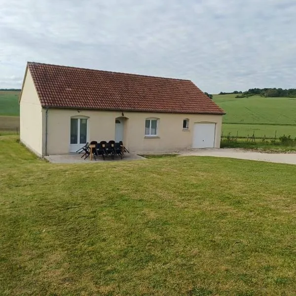La petite maison 7 pers proche nigloland au calme, hotel in Buchey