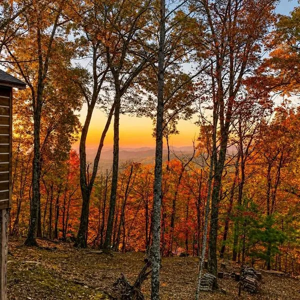 scenic and romantic cabin- 20 min to Blowing Rock, khách sạn ở Blowing Rock