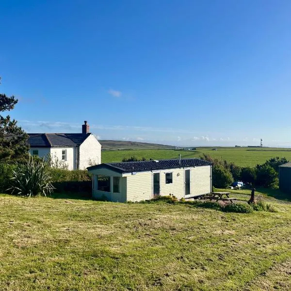 Carn Kenidjack View Caravan, space, peace and tranquillity, Hotel in Penzance
