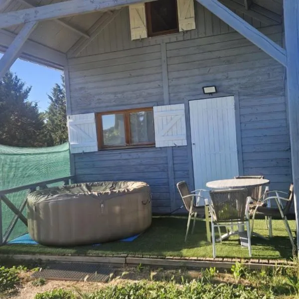 Chalet à la campagne 40m2, hotel in Charleval