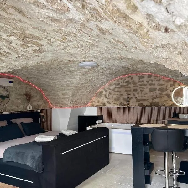 Secret loveroom-suite romantique avec spa balneo, hotel a Saint-Chamas