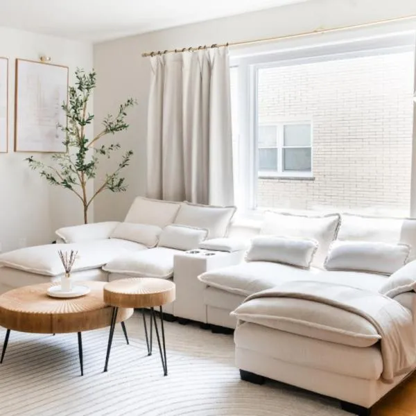 2BR • Newly Furnished Modern Apt • Near O'Hare, hotel a Chicago