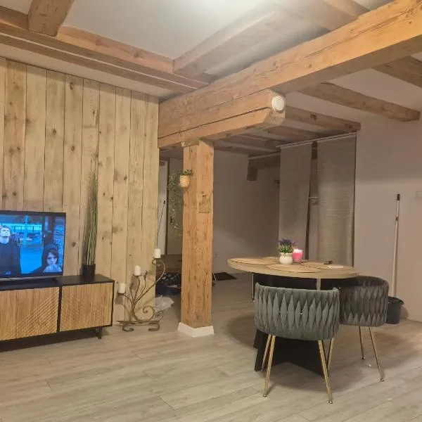 Apartament Mrągowo przy jeziorze Czos, hotel v destinácii Mrągowo